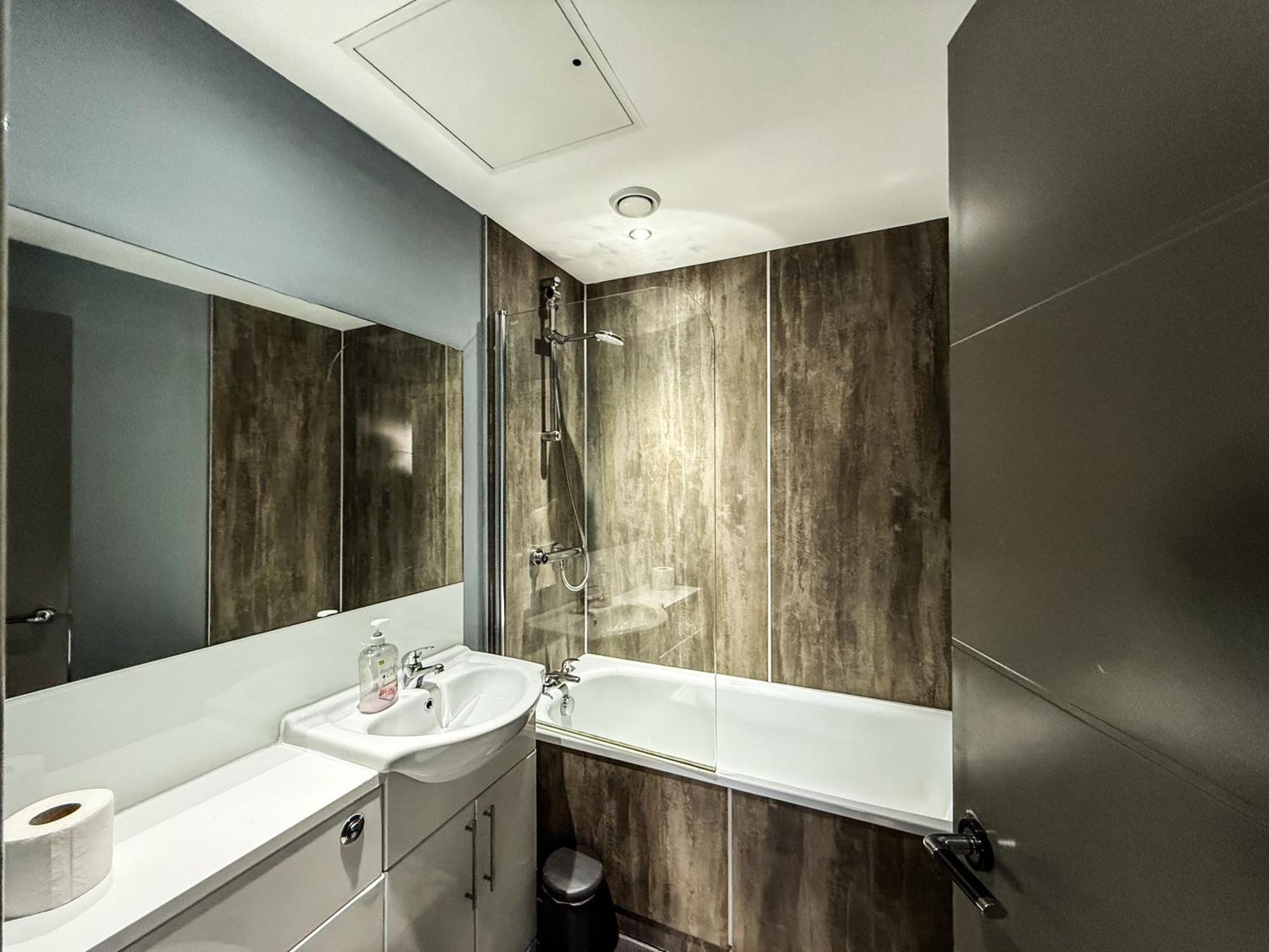 2 Bedroom Apartment In The Heart Of Newcastle - Spacious - Sleeps 7 Exterior foto